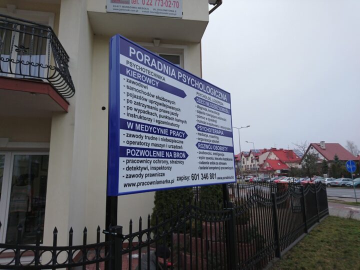 Advertising sign box for a psychology clinic in Stara Miłosna – project photo 3